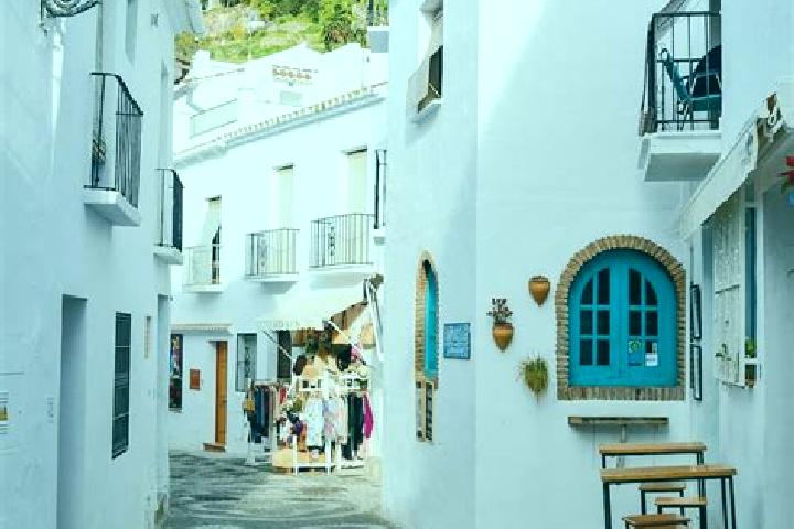 Kinsley, 20 — Escort in Frigiliana, Spain