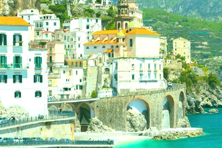 Kinsley, 20 — Escort in Limana, Italy