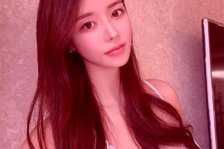 Kinsley, 20 — Escort in Linshe, China