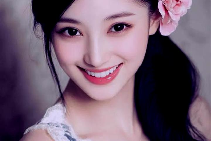 Kinsley, 20 — Escort in Youyi, China