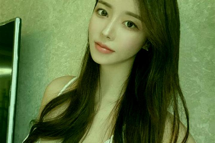 Kinsley, 20 — Escort in Zhangwan, China