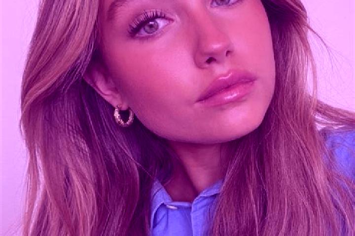 Kinsley, 21, a dark blonde green-eyed caribbean companion based in Sestanovac. Offering Deep French Kissing, A-Level, Erotic Massage, Couples. Available for ...