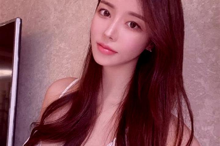 Kinsley, 21 — Escort in Alexandra Estate, Singapore