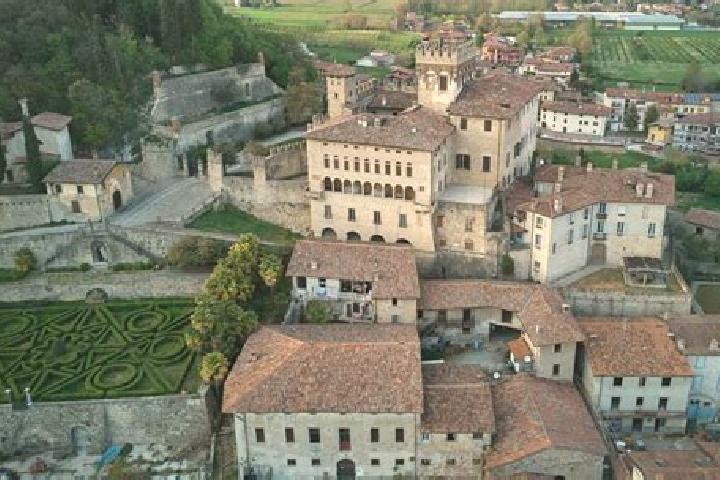 Kinsley, 21 — Escort in Costa di Mezzate, Italy