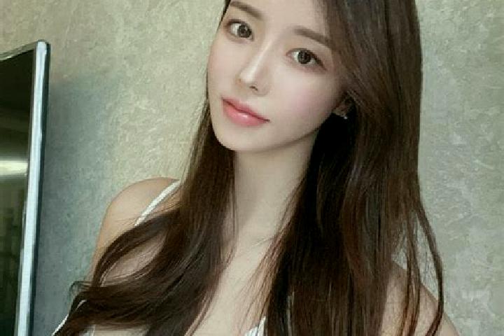 Kinsley, 21 — Escort in Fenyan, China