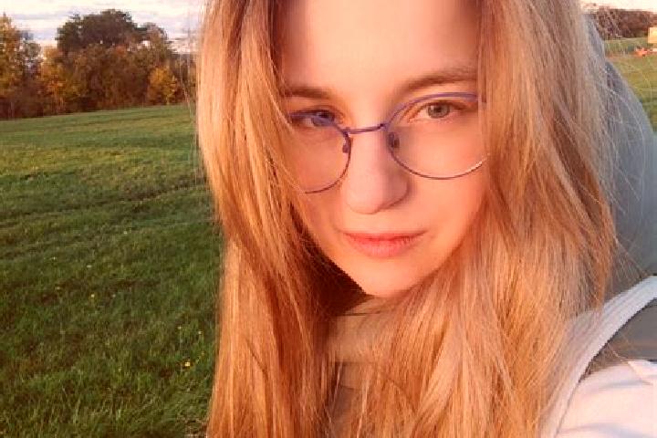 Kinsley, 21 — Escort in Nadezhda, Russia
