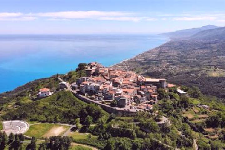 Kinsley, 21 — Escort in Santa Caterina Albanese, Italy