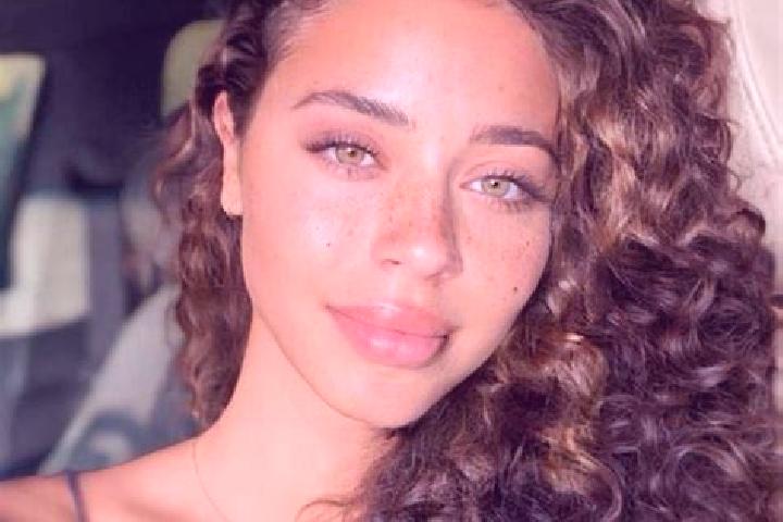 Kinsley, 22, a black hazel-eyed ebony companion based in Gloggnitz. Offering Overnight, Duos, Travel Companion, Fetish, Massage. Available for incall and out...