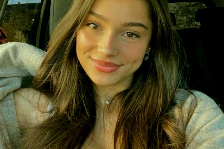 Kinsley, 22, a brunette brown-eyed ebony companion based in Ribemont. Offering Erotic Massage, OWO, Party Girl. Available for incall and outcall, day and eve...