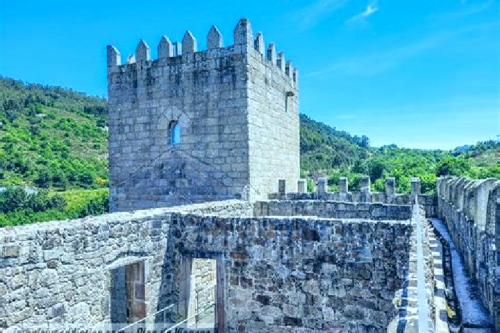 Kinsley, 22 — Escort in Arcos, Portugal