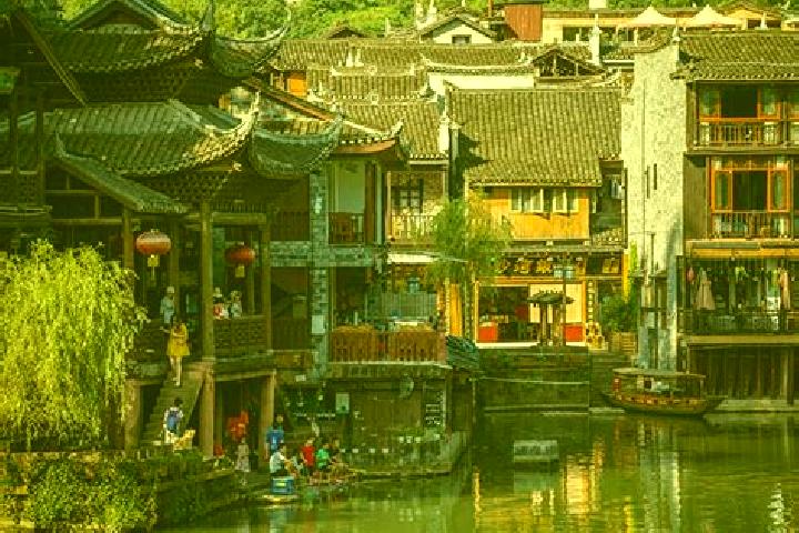 Kinsley, 22 — Escort in Zhenyuan, China