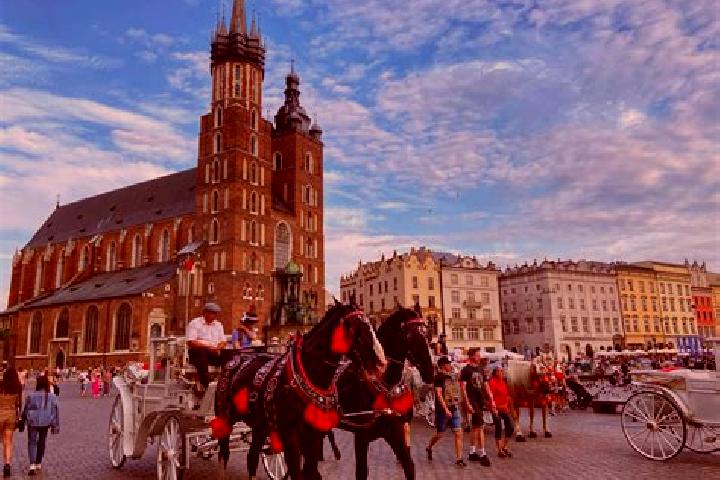 Kinsley, 22 — Escort in Zreczyce, Poland