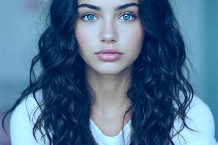 Kinsley, 23, a brunette green-eyed mediterranean companion based in Ngu Hanh Son. Offering Duos, Erotic Massage, Travel Companion. Available for incall and o...