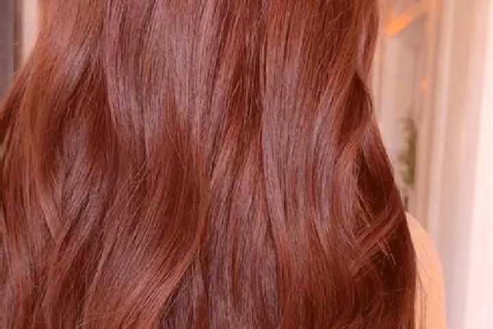 Kinsley, 23, a red brown-eyed european companion based in Nove. Offering BDSM, Domination, Massage. Available for incall and outcall, day and evening dates.