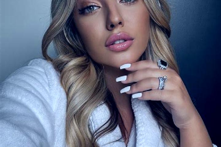 Kinsley, 23 — Escort in Bosdarros, France