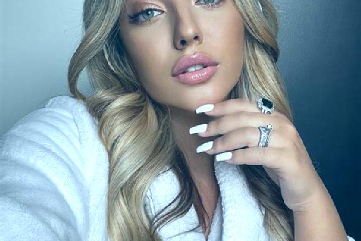 Kinsley, 23 — Escort in Capeni, Romania