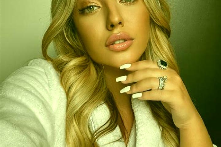 Kinsley, 23 — Escort in Gryazovets, Russia