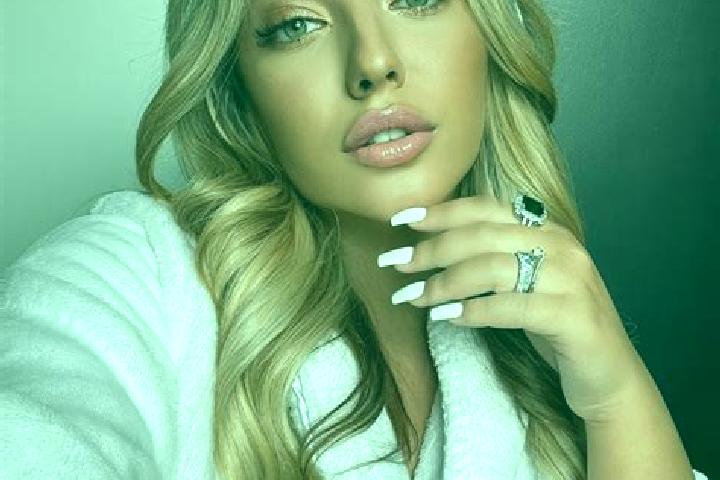 Kinsley, 23 — Escort in Logresti, Romania