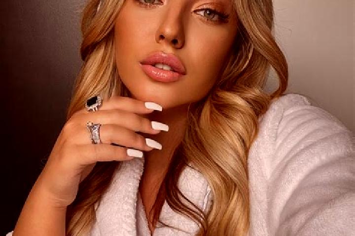 Kinsley, 23 — Escort in Pavshyno, Ukraine
