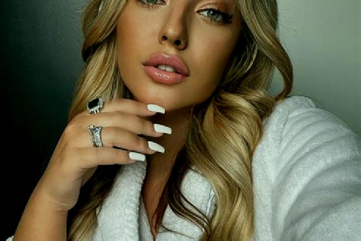 Kinsley, 23 — Escort in Toculesti, Romania