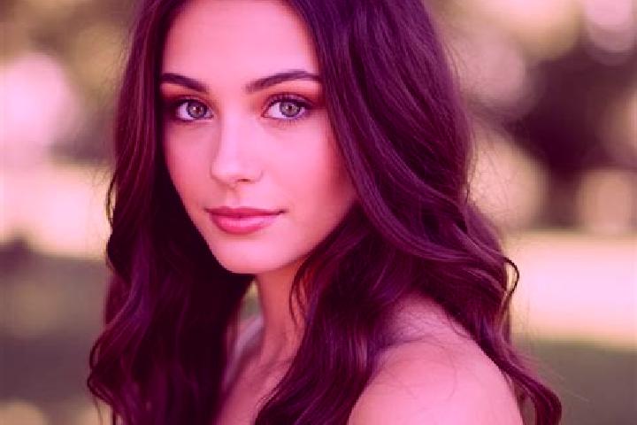 Kinsley, 24, a brunette hazel-eyed mediterranean companion based in El Dibir. Offering Couples, Party Girl, Overnight, Girlfriend Experience, Erotic Massage....