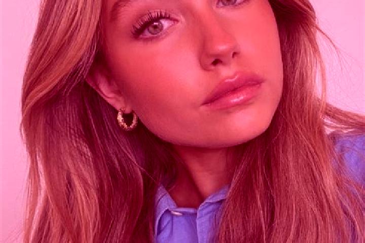 Kinsley, 24, a dark blonde green-eyed mixed companion based in Dunning. Offering GFE, CIM, Massage, Couples, A-Level. Available for incall and outcall, day a...