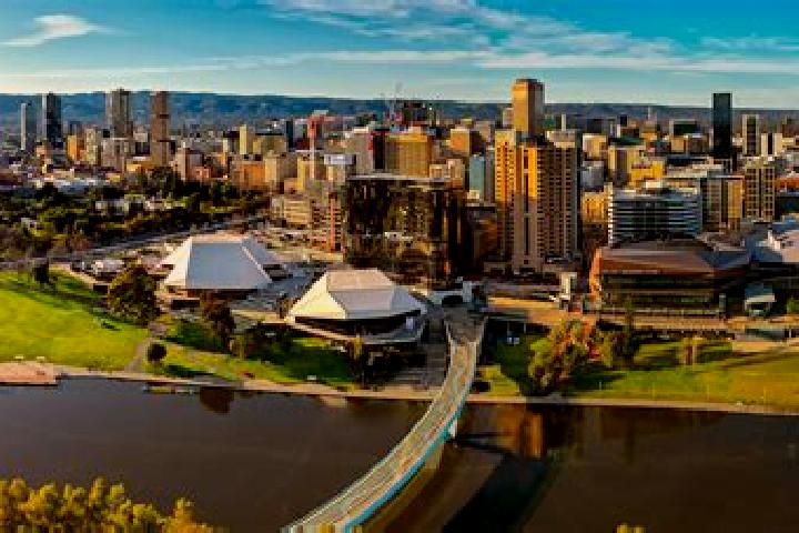 Kinsley, 24 — Escort in Adelaide, South Africa