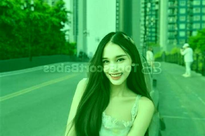 Kinsley, 24 — Escort in Meili, China