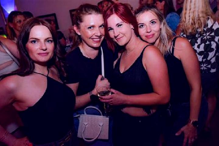 Kinsley, 24 — Escort in Neuhofen, Austria