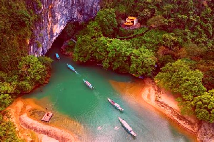 Kinsley, 24 — Escort in Phong Chau, Vietnam