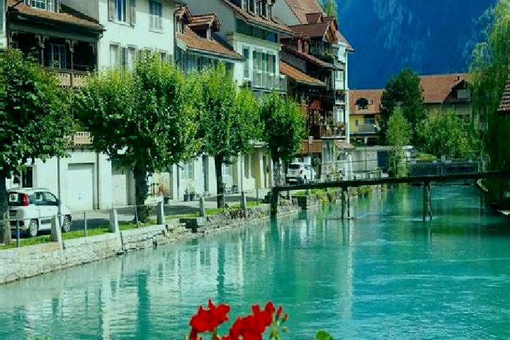 Kinsley, 26 — Escort in Apples, Switzerland