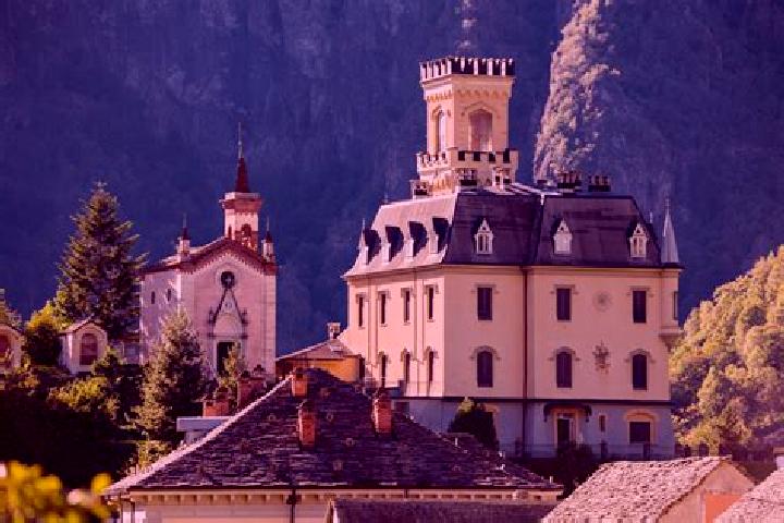 Kinsley, 26 — Escort in Cervatto, Italy
