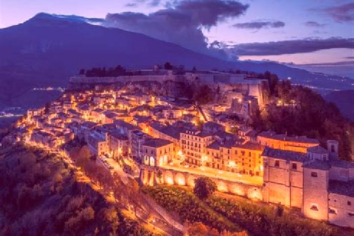 Kinsley, 26 — Escort in Pagliare, Italy