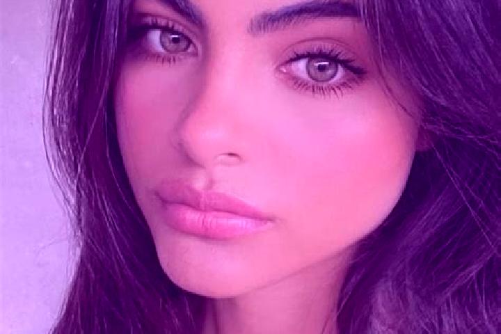 Kinsley, 27, a brunette dark-eyed mediterranean companion based in Gomea. Offering Girlfriend Experience, Overnight, Deep French Kissing, GFE, Couples. Avail...