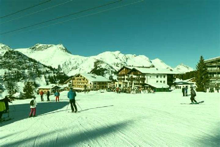 Kinsley, 27 — Escort in Lech, Austria
