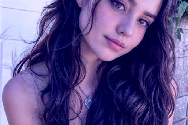 Kinsley, 28, a auburn green-eyed middle eastern companion based in El Plan. Offering Dinner Date, Roleplay, OWO, Party Girl, Travel Companion. Available for ...