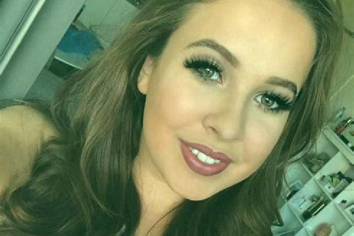 Kinsley, 28, a brunette amber-eyed caucasian companion based in Lage Mierde. Offering Domination, Striptease, GFE. Available for incall and outcall, day and ...