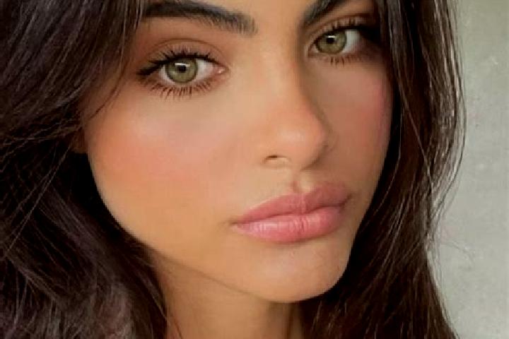 Kinsley, 28, a red green-eyed indian companion based in Vallenay. Offering Massage, 69, Overnight. Available for incall and outcall, day and evening dates.