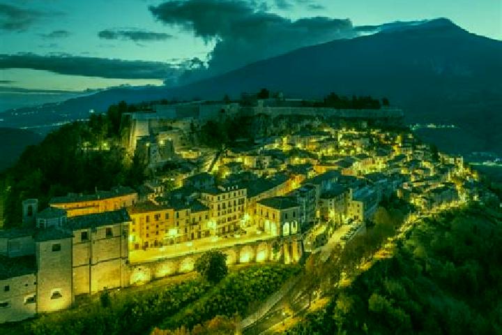 Kinsley, 28 — Escort in Pagliare, Italy