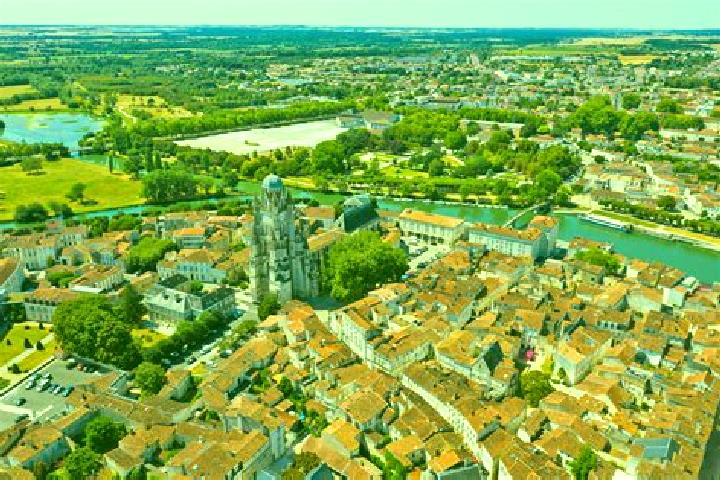 Kinsley, 29 — Escort in Saintes, France