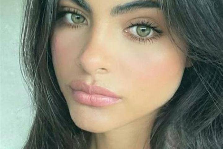 Kinsley, 30, a brunette dark-eyed middle eastern companion based in Bad Goisern. Offering A-Level, Dinner Date, Couples, Massage. Available for incall and ou...