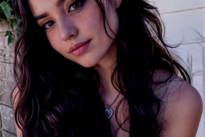 Kinsley, 30, a dark blonde hazel-eyed middle eastern companion based in Benais. Offering Tantra, Overnight, Girlfriend Experience. Available for incall and o...