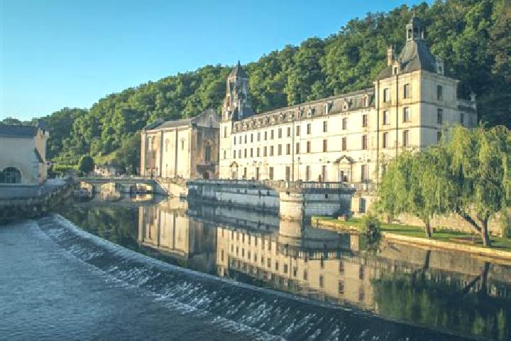 Kinsley, 30 — Escort in Brantome, France