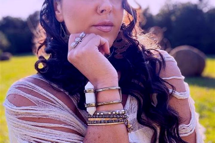 Kinsley, 30 — Escort in Holly Grove, United States