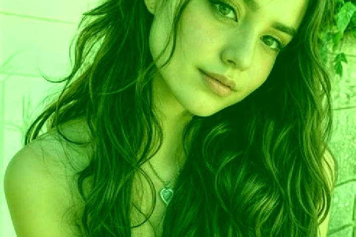 Kinsley, 31, a auburn amber-eyed middle eastern companion based in Roggione. Offering Deep French Kissing, Couples, BDSM. Available for incall and outcall, o...