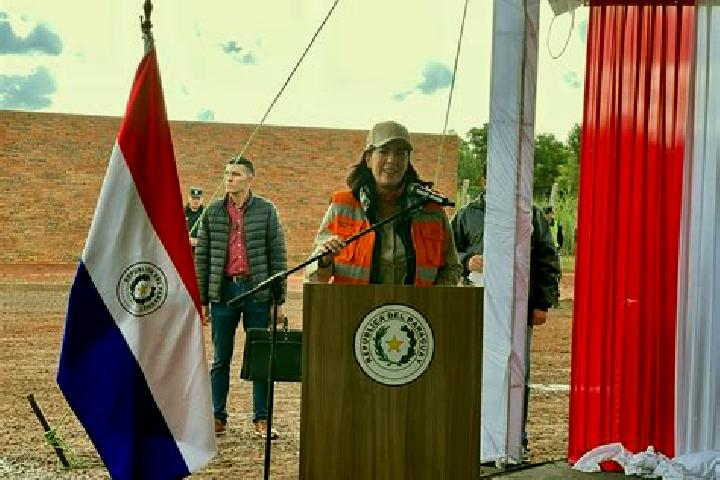 Kinsley, 31 — Escort in General Higinio Morinigo, Paraguay
