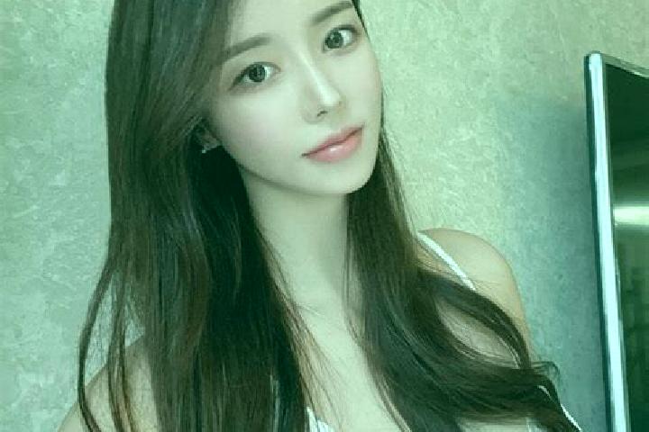 Kinsley, 31 — Escort in Haikoudajie, China