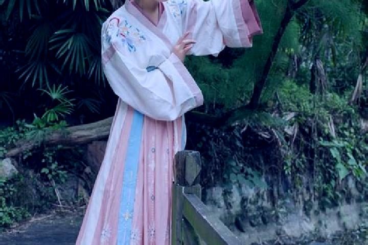 Kinsley, 31 — Escort in Xianxia, China
