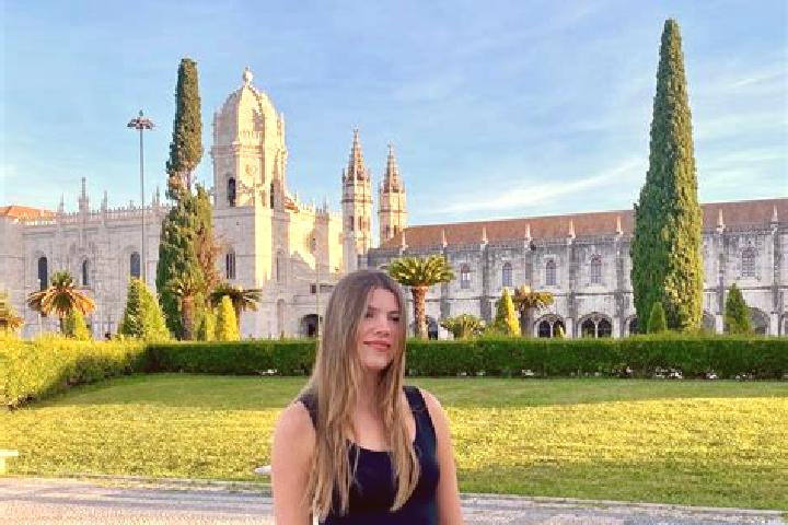 Kinsley, 32, a blonde dark-eyed european companion based in Busserach. Offering Travel Companion, Fetish, Roleplay. Available for incall and outcall, day and...