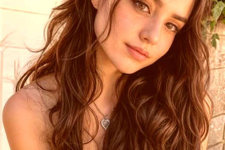 Kinsley, 32, a brunette hazel-eyed middle eastern companion based in Konigsdorf. Offering Massage, A-Level, Deep French Kissing, Domination. Available for in...